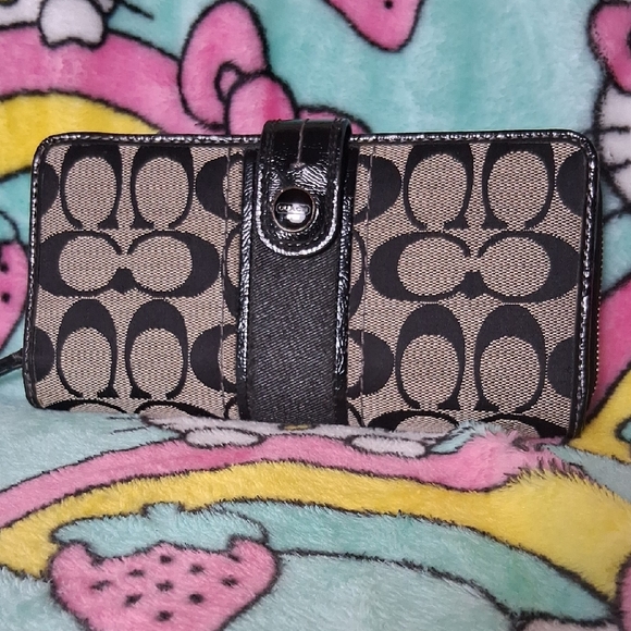 Coach Signature Black and Tan Wallet - Picture 1 of 8